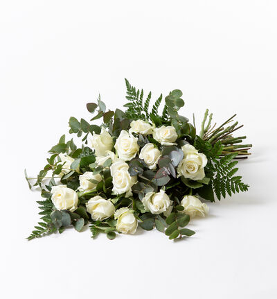 Bårebukett i hvitt og grønt 35 cm Bårebukett i hvitt og grønt 35 cm